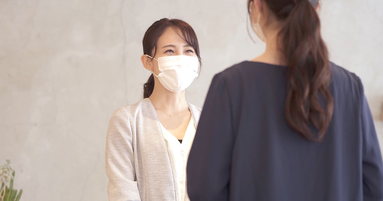 『世界一受けたい授業』で話題沸騰!マスクをしたままの挨拶はマナー違反?