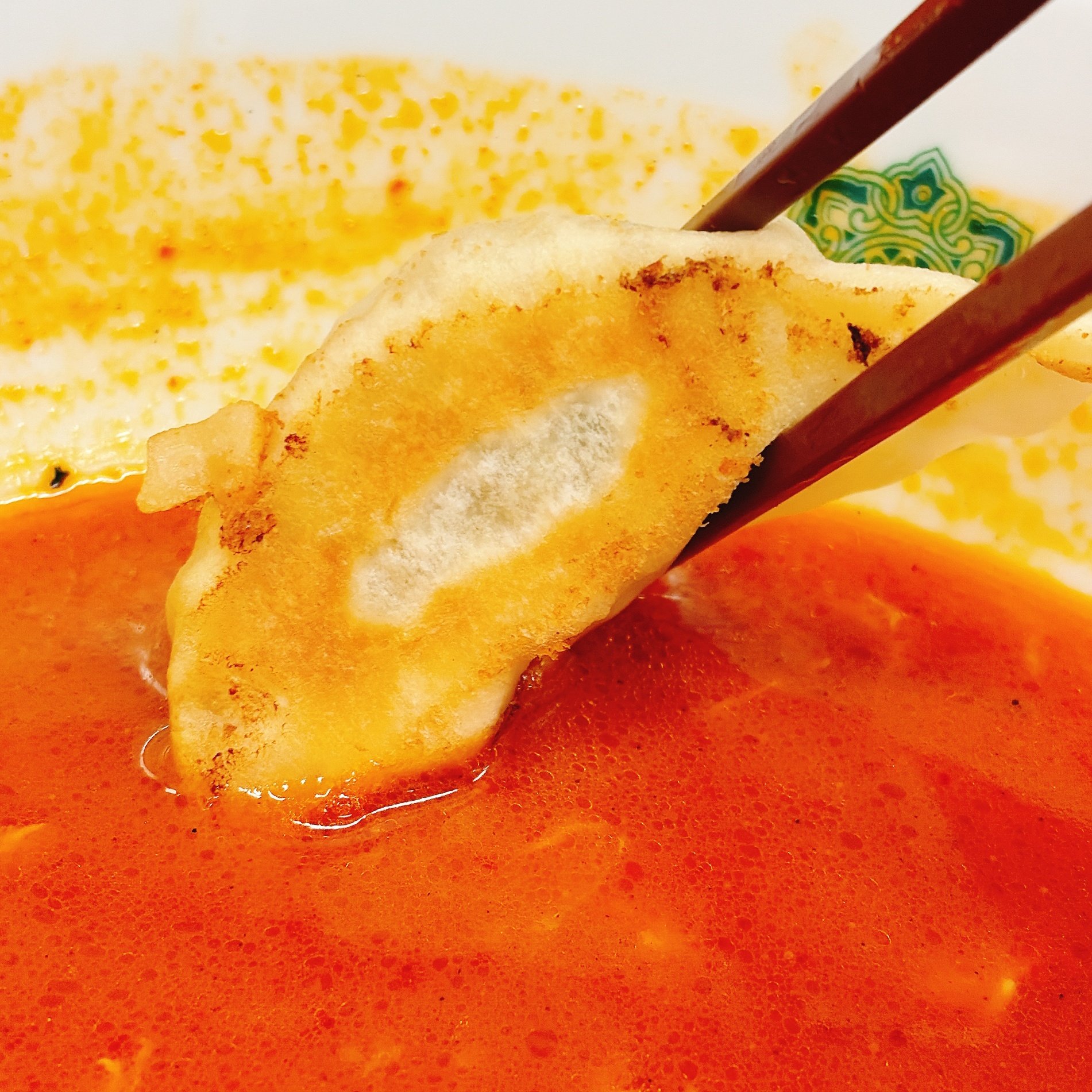 「天才級のおいしさー！」日高屋の“背徳感たっぷりメニュー”旨すぎて泣けてくる！「なんと罪深い味」「しばらく毎週通います」