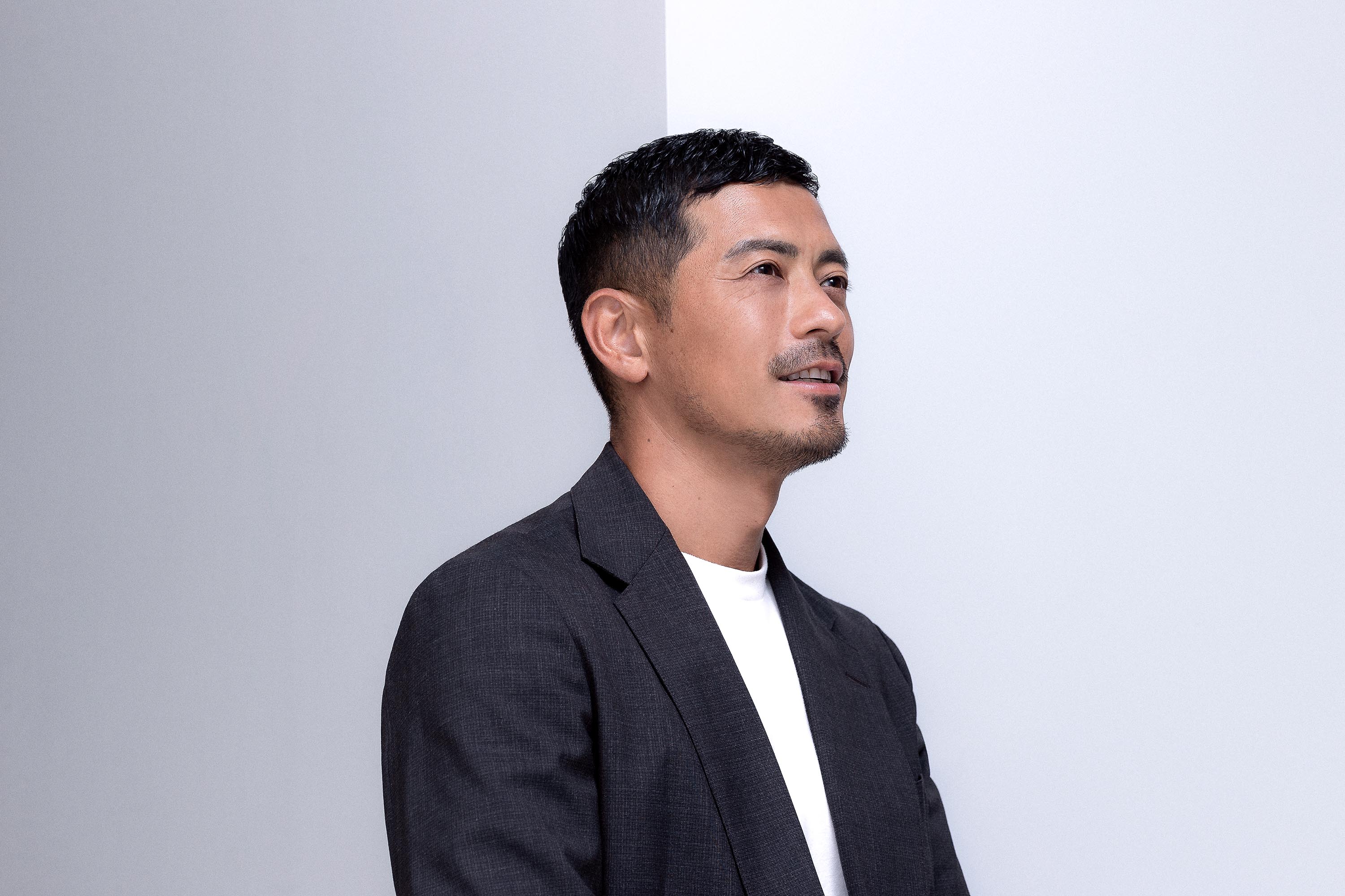 元サッカー日本代表・鈴木啓太氏と東京通信グループコーポレート担当役員が解き明かす、社員と企業が共に成長していく“人材とチームの育て方”