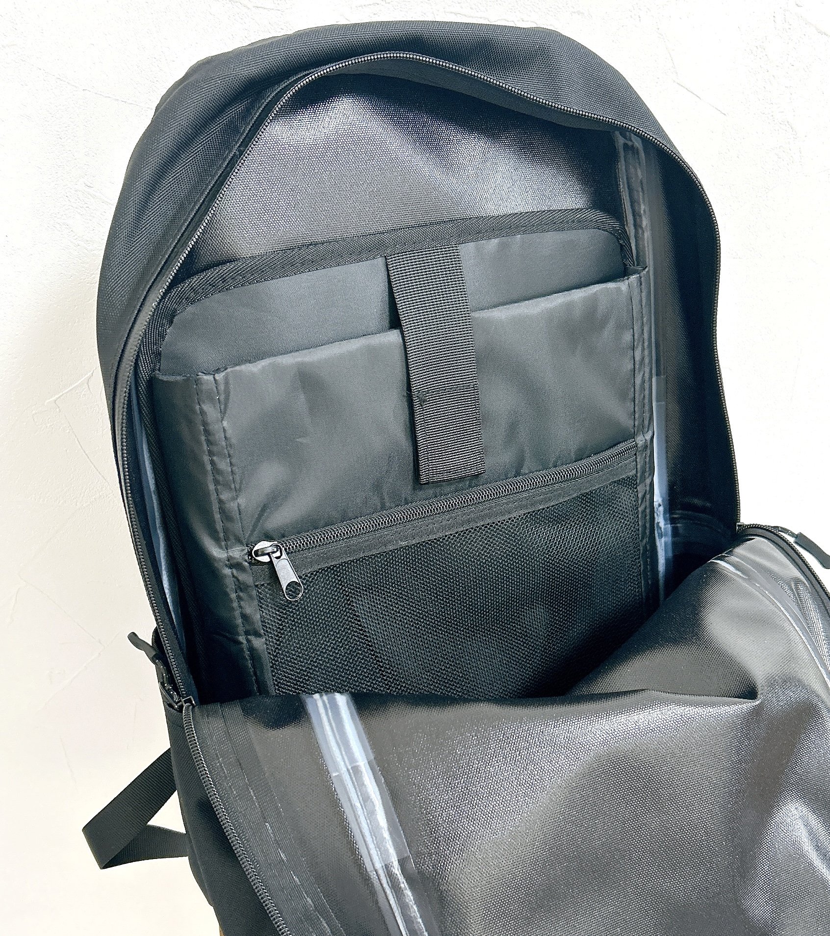 え、2900円って嘘でしょ…!?ワークマンの“疲れにくいリュック”が理想すぎる！「収納が多くて、とても便利！」「ブランド物より軽くて機能的」