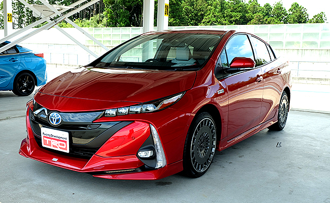 プリウスPHVの脅威、“純”電気自動車は駆逐されるか