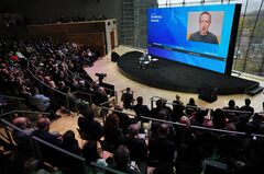 ザッカーバーグ氏「アップルはアプリで過大な支配力」