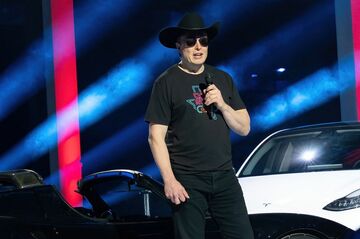 マスク氏の提案、ソーシャルメディアは検討を