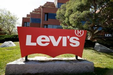 リーバイス、綿花NPO理事辞任へ　新疆問題が火種