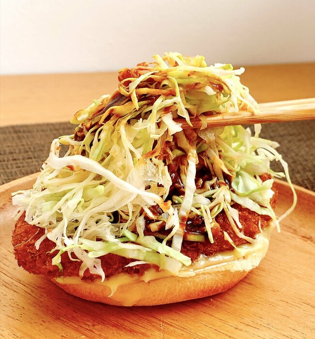 「やたらうまいぞ」「アタリが来た」モスバーガーの“期間限定メニュー”肉肉しさがたまらない！「反則でしょ」「レギュラー入りして」《実食レビュー》