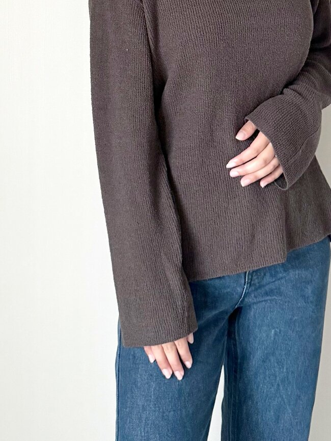 「色違いで3つ購入」グローバルワークの“1995円トップス”ゆるっとシルエットで体型カバー効果ばつぐん！「スッキリ見えます」「これからの季節にちょうど良さそう」