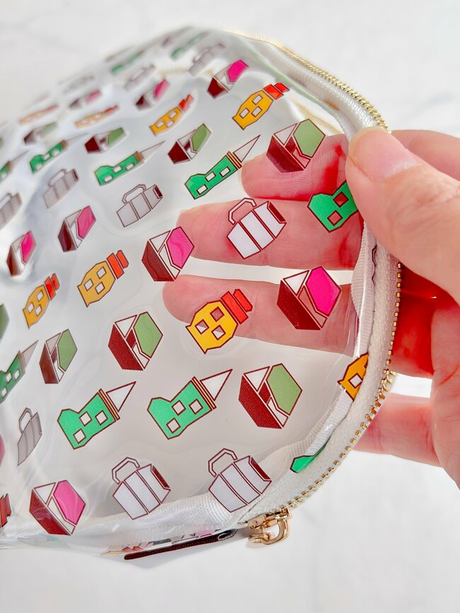 コメダ珈琲ファンが感動…!ドリンクのイラストが可愛い「クリアポーチ」カラフルで気分がアガるし、ガバッと開いて使いやすい!