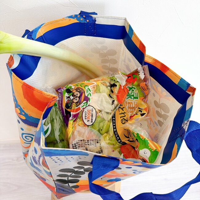 思わず値段を二度見した…！カルディの“200円エコバッグ”10kgも入って大容量！「とても可愛い」「安いのにしっかりした作り」《購入レビュー》