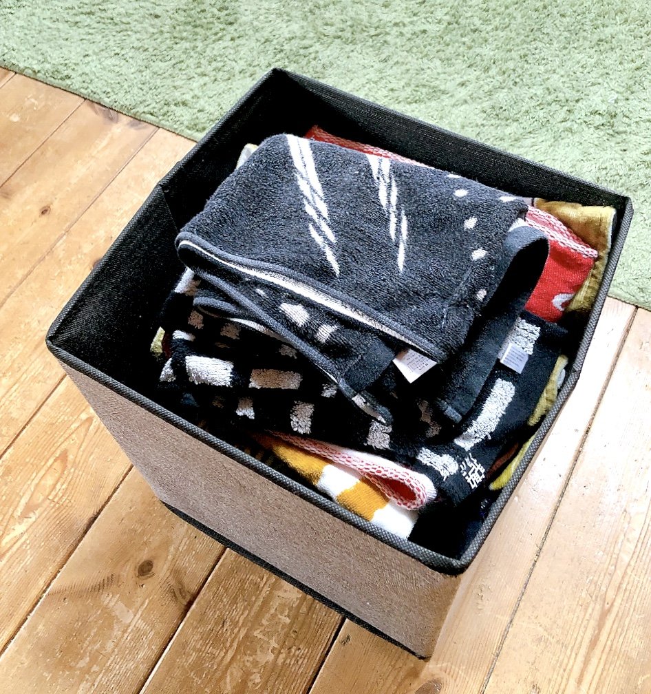 マンガが50冊も入った…!ダイソーの“座れる収納ボックス”優秀すぎて買い足したい!「ズボラお片付けに良き」「むっちゃ便利でありがてぇ…」