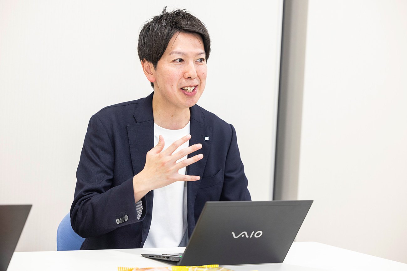 「パインアメ」人気沸騰の裏でシステムの限界に直面した老舗メーカーに伴走し、悩みを解決した業界を熟知する心強いパートナー