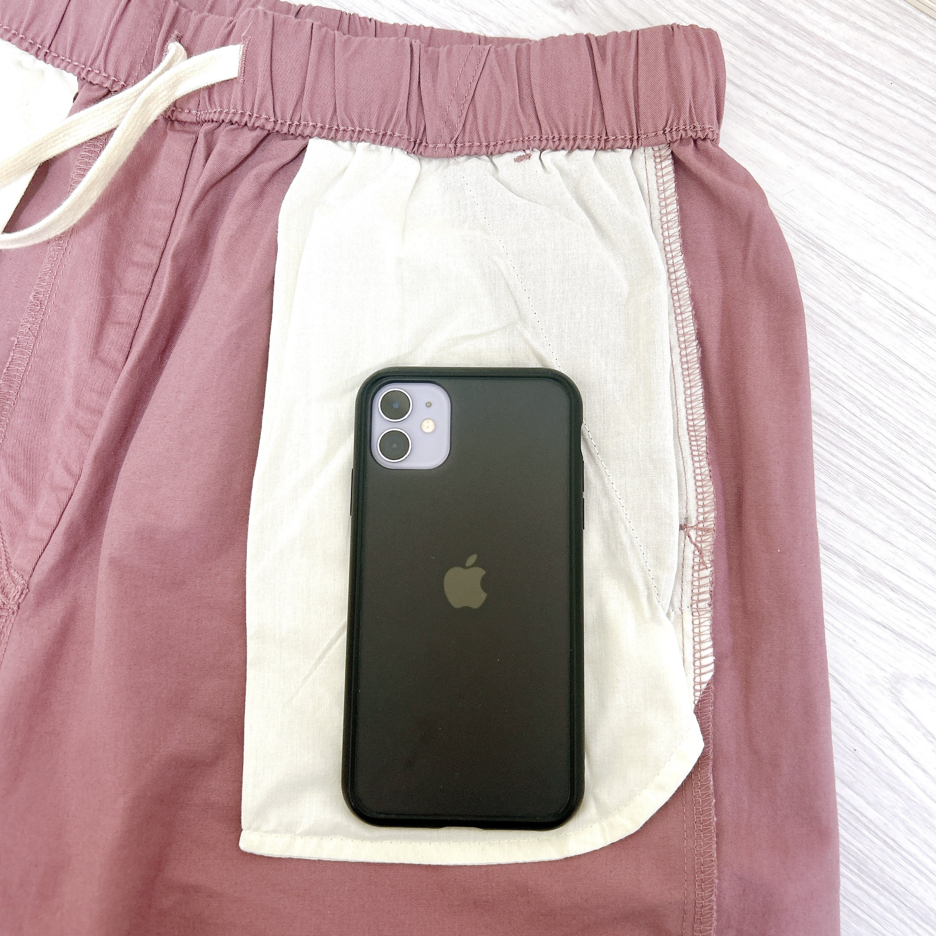 「最高のパンツ、ストレス無し」無印良品の“1990円パンツ”が1年中使える名品だった…！「太もものシルエットを拾わない」「形が本当に綺麗」