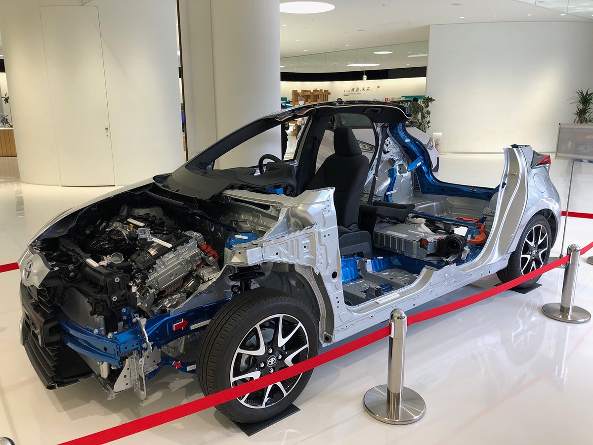 トヨタTHS搭載モデルの技術展示