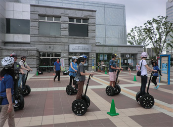 セグウェイが「走れない」のは先進国で日本だけ<br />立ち乗り型ロボットの本格普及はいつになるのか?