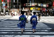 消費増税の負担緩和策、日本の苦い経験を反映