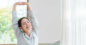 【睡眠投資】「湿度50％」が朝の活力を変える！ 一枚足すだけで今のベッドを極上の寝床にする魔法の習慣