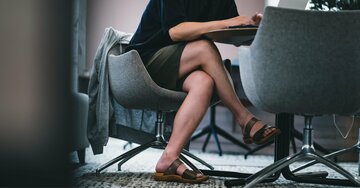 「ハーフパンツはキモい」露骨な“おじさん差別”が見過ごされる〈社会のバグ〉。「被害者ぶるな」と口を塞がれる中年男性たちの悲哀
