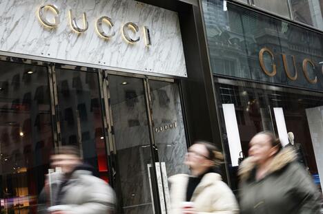 高級ブランド、ドル安と金価格高騰で逆風強まる