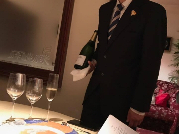 「シェ松尾 松濤レストラン」の内観