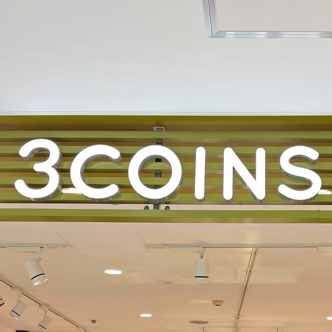 カードや診察券が11枚入った…！3COINSの“ぺたんこケース”ミニ財布がわりになって便利！「2個購入しました」「可愛いので愛用してます」《購入レビュー》
