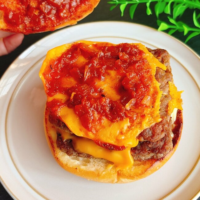 「箱入りでワロタ」モスバーガーの“高級感やばすぎメニュー”衝撃が走るウマさ！「絶品とはこのこと」「いい意味でモスっぽくない」