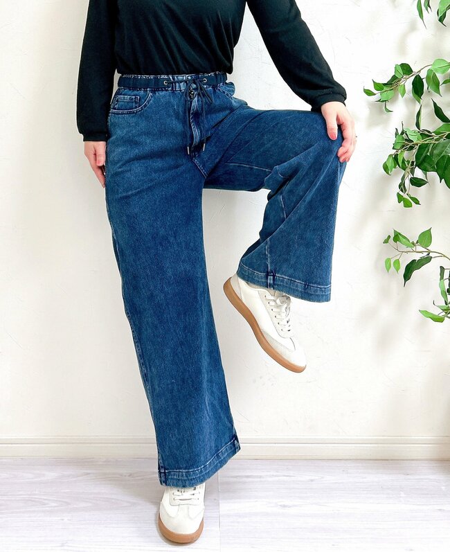 もう他のデニムに戻れない…！ワークマンの“びよ～んと伸びるワイドパンツ”が楽ちんすぎる！「3着買いました」「綺麗なシルエット」