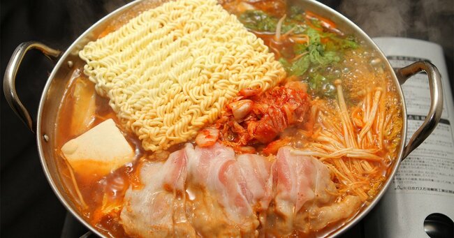 韓国料理のラーメン鍋