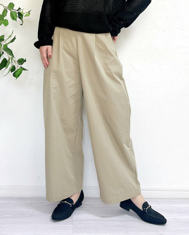 「お腹周りがスッキリ」「全色買う予定です」無印良品の“楽ちんパンツ”どこから見ても美シルエット…！「最高に理想的なパンツ！」
