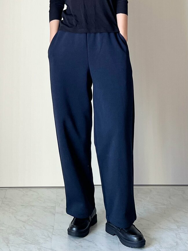 「好きすぎて全色買いました!」ユニクロの“楽ちんワイドパンツ”ダボっとした感じが可愛い!「通勤でも家でも愛用」「シルエットがとてもキレイ」