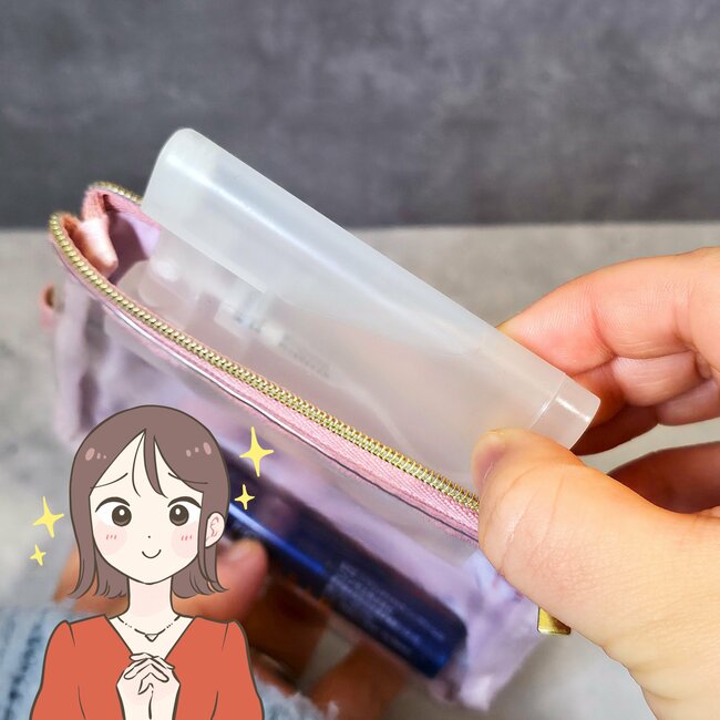 「何軒もまわってようやく見つけた！」セリアの“スリムすぎるスプレーボトル”除菌用アルコールが入れられて便利！「薄いから場所取らん」「もっと早く知りたかった」