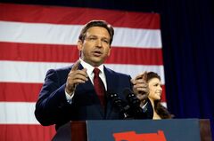 共和の新星フロリダ知事、対抗心燃やすトランプ氏