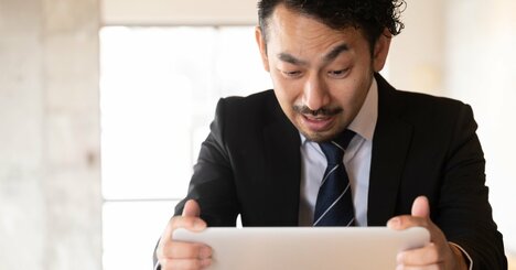 【富の階段】三流は「自ら抱え込む」、二流は「自力ではい上がる」、では一流は？