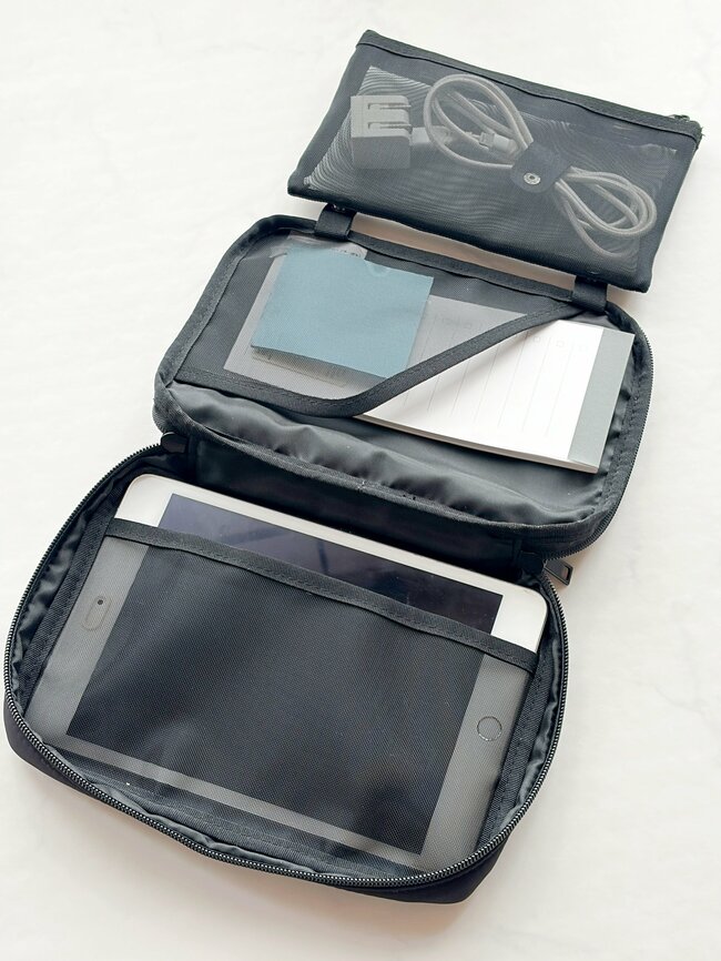 お薬や診察券がまるっと入る！無印良品の“たっぷり入る仕分けポーチ”が天才すぎる！「想像以上にかなり入る」「スッキリまとめられてなくし物ゼロ！」