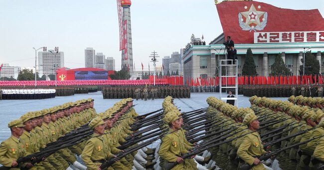 自衛隊関係者が「ヤバい」と絶句…北朝鮮の軍事パレードで“あってはならない光景”目撃
