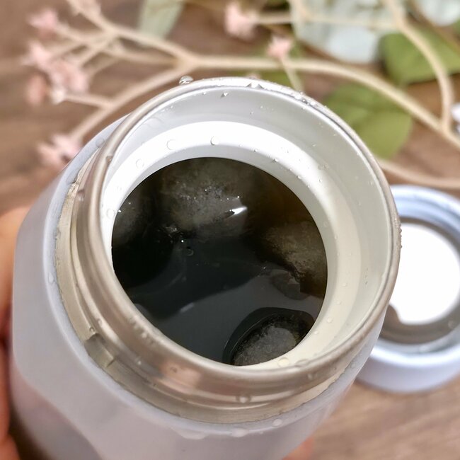 「可愛すぎて我慢できなかった」タリーズの“クリスマス限定ボトル”グラデーションとキラキラのラメが美しすぎる！「一目惚れして買った！」「グラデーションが良くて購入」