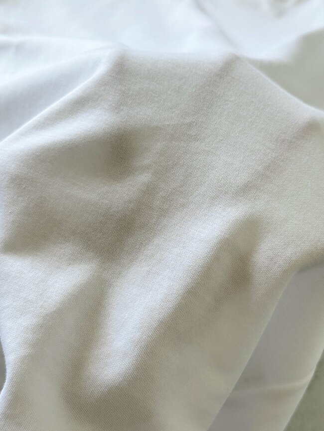【ユニクロ感謝祭】「今年も買い足しました」「今回で6枚目」レビュー1万2000件以上の“ひんやりトップス”がセール中！「全てにおいて最高です」《着用レビュー》