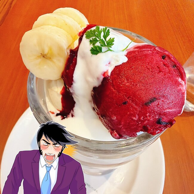 「想定外のサイズでした」「でかすぎんだろ」ロイヤルホストの“てんこ盛りスイーツ”ボリュームすごくて笑った!「圧倒的存在感」