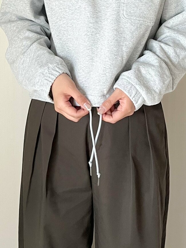 「形がかわいくて好き」ユニクロ×JWAの“楽ちんトップス”たっぷり着回せてコスパ抜群です！「シルエット最高」「大活躍まちがいなし！」