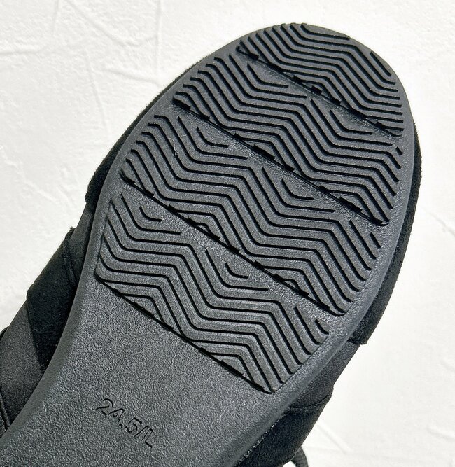 「鬼鬼鬼可愛すぎる」「本気で全色買いするか迷ってる」GUの“めちゃ軽シューズ”楽ちんすぎて、もう他のスニーカーに戻れないよ…！