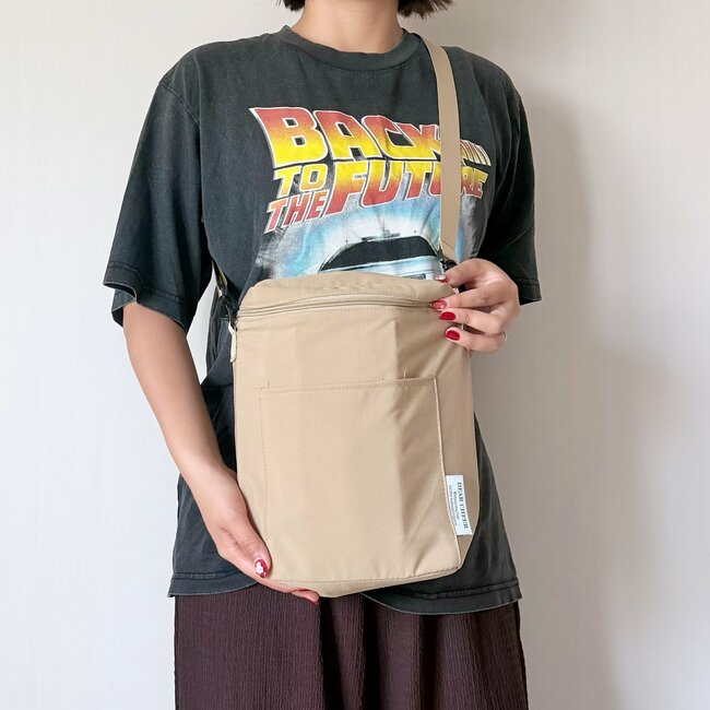 他のバッグが使えなくなった…!3COINSの「保冷できるショルダーバッグ」秋のお出かけで大活躍します!《購入レビュー》