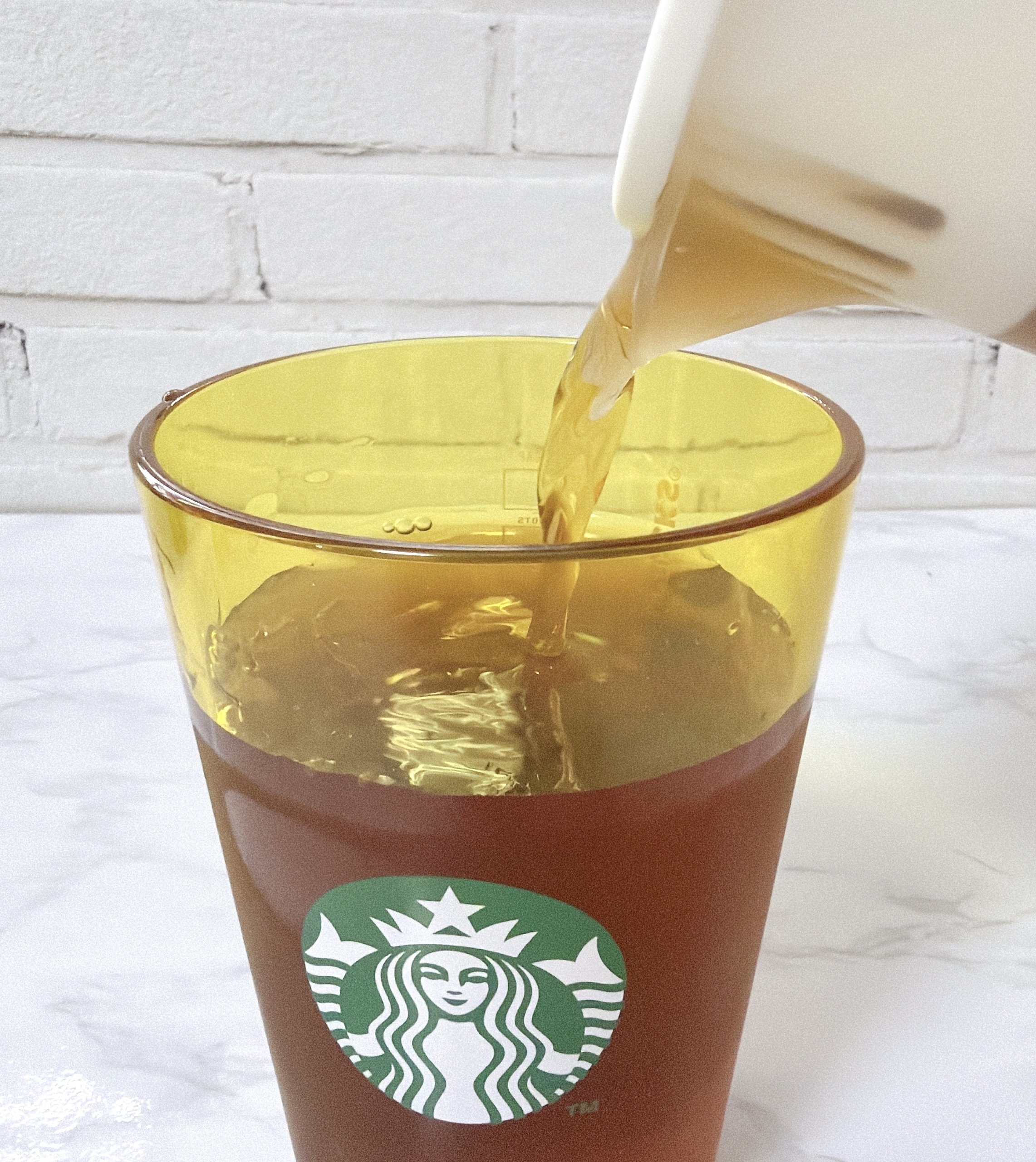 家のコップ、全部これにしたい！スターバックスの“お店みたいなカラフルカップ”が可愛いと大好評！「色がとっても綺麗」「衝動買い大満足」「置いてあるだけでキッチンが可愛く見えます」【購入レビュー】