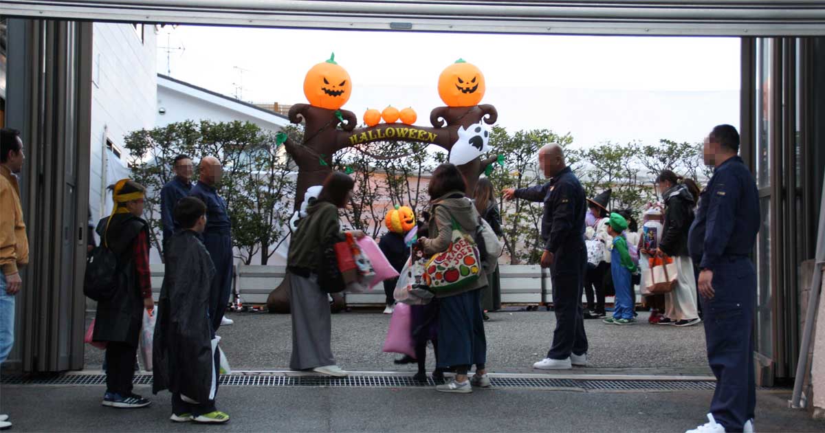 山口組のハロウィーンに夢中な子供たち、見守る神戸市民の複雑な心境（上）