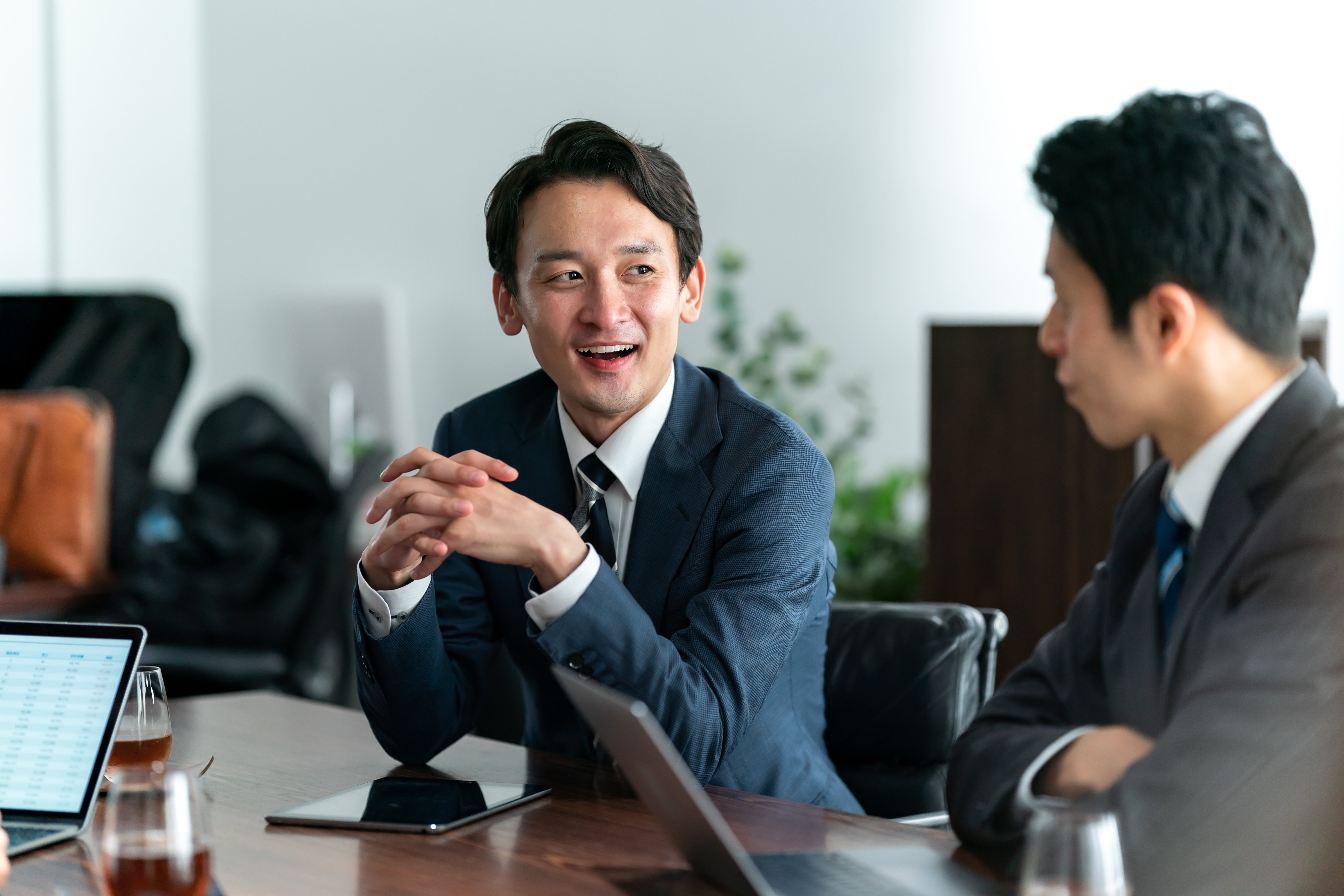 「つい話を盛ってしまう人」に共通する“残念すぎる心理”とは?