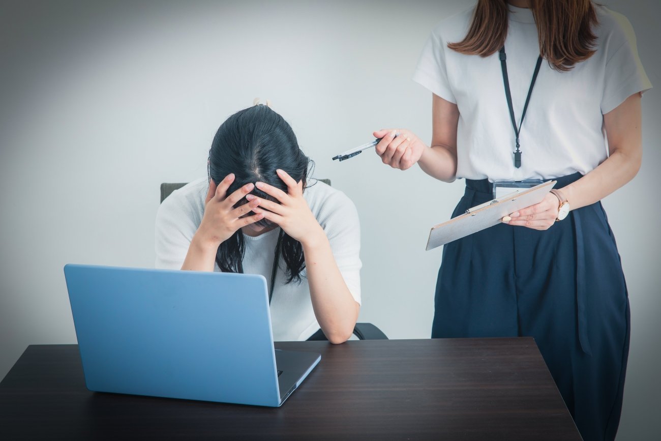 無能な上司は「なんでミスしたの?」と聞く。では“有能な上司”は、どう聞いている?