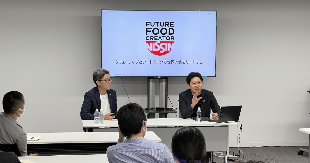 安藤徳隆・日清食品社長が語る「モノが売れる広告を追求すると、現代アートに近づいていく理由！」ブランド・コミュニケーション戦略の裏側