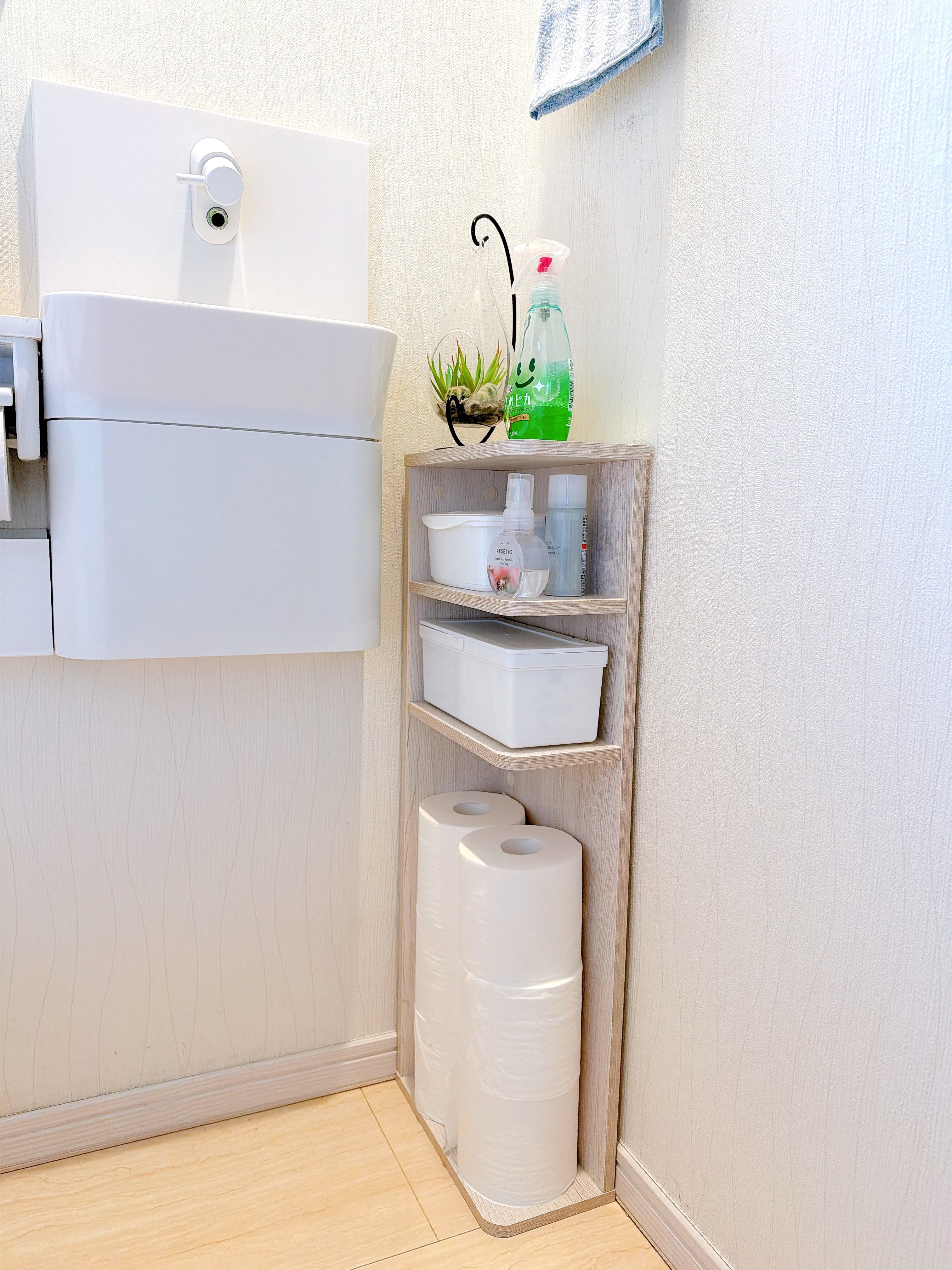トイレットペーパーが6個も置けた…！ニトリの「モノを隠せる収納ラック」狭いトイレがスッキリして嬉しい！