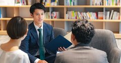 仕事ができない人は「結論としては…」と言って話し始める。では、仕事ができる人は最初に何を伝える?