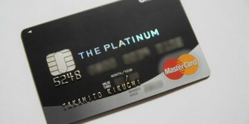 プラチナカードの中でも、年会費2万円と格安な「Orico Card THE PLATINUM」の魅力を解説！ポイントが貯まりやすいうえに、お得な特典も付帯！