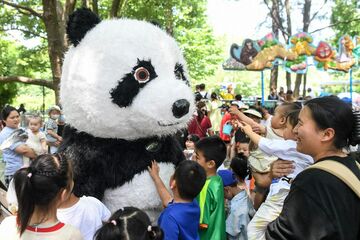 少子化の中国、「3人目」奨励に躍起
