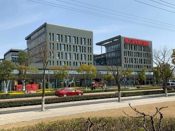 負債のしかかる中国恒大、異業種EVに賭ける危うさ