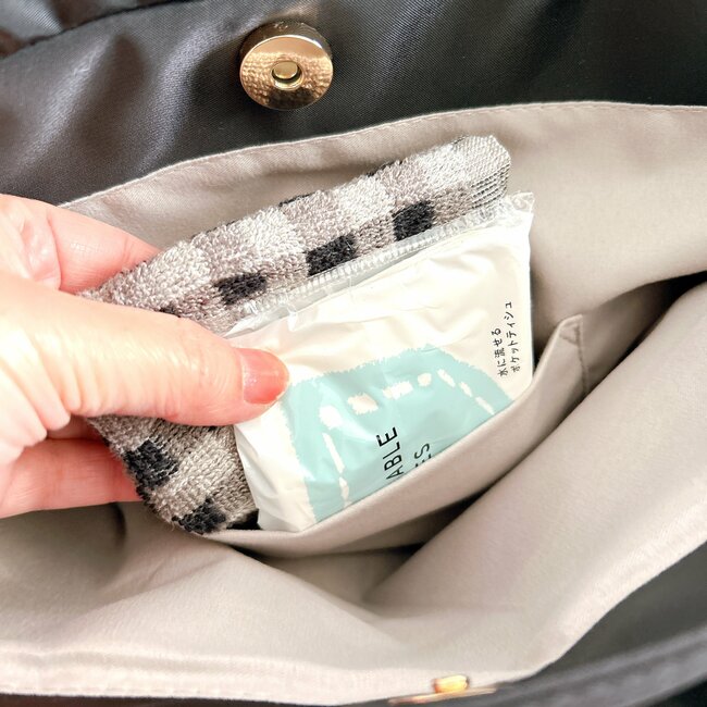 ポケットいっぱいで便利…！しまむらの「大容量バッグ」が2970円とは思えないくらい理想的！